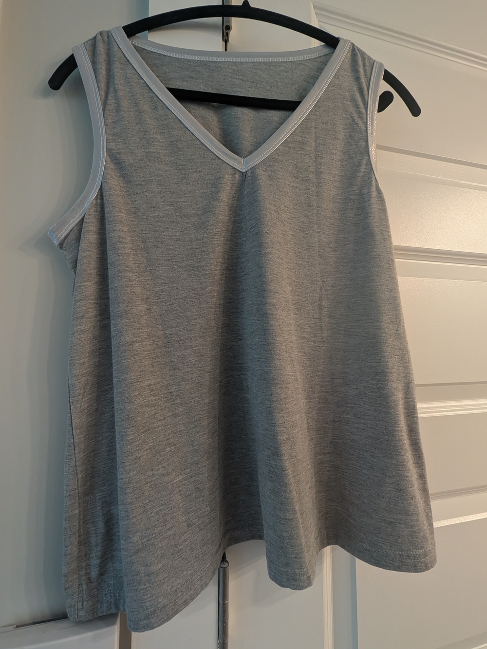 Classic V-Neck Sleeveless Tank Top - Light Gray